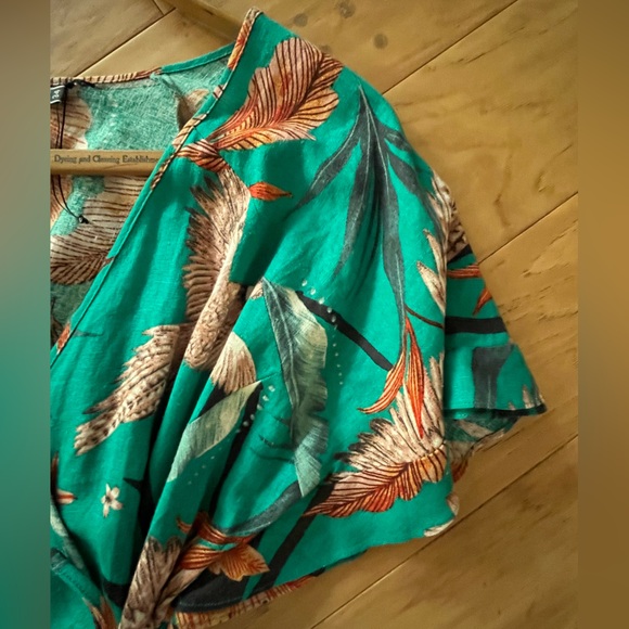 Amanda Laird Cherry - Botanical Print Cotton/Linen Short Sleeve Midi Wrap Dress - Picture 3 of 7